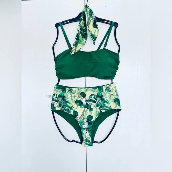 ‼️final price Green leaves jungle print 3 different ways wear reversible
